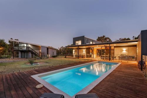 Eagle Bay House | Relaxing Eagle Rise Plus Studio with Pool & Family Amenities