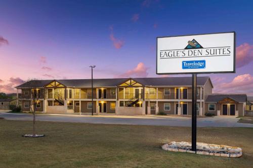 Cotulla Hotel | Unforgettable Stay at Eagle's Den Suites Cotulla - 10/10 Rated