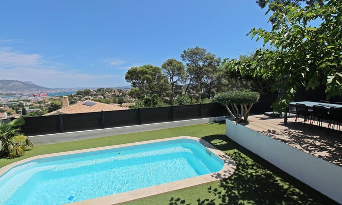 La Seyne-sur-Mer House | Experience Eagle's Eyrie: Top-Rated Pool and Spa Retreat