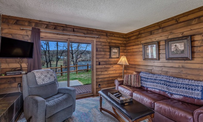 Clark Cabin | Unforgettable Eagle's Nest Cabin with River Views & Spa