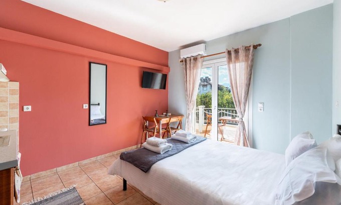 Aigio Apartment | Budget-Friendly Eagle's Nest - Inviting 'Bella' Studio Flat