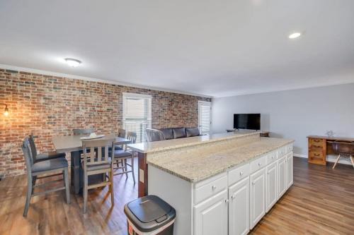 Statesboro Apartment | Top-Rated Eagle's Nest Loft - Downtown & Pet Friendly
