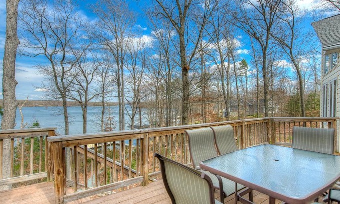 Mineral House | Inviting Eagle's Perch: Pet & Child Friendly Retreat