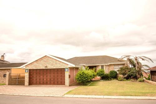 Wavecrest Apartment | Experience Eagle's Sea-view: Family-Friendly Getaway