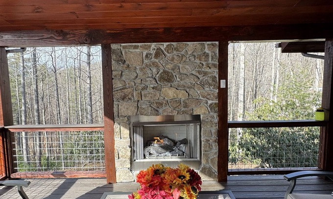 Boone Cabin | Relaxing Eagle's View Cabin with Hot Tub Near Downtown Boone