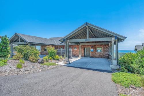 Pacific City House | Modern Eagle Townhome: Rated 9.5/10 with Pool & Pet Friendly