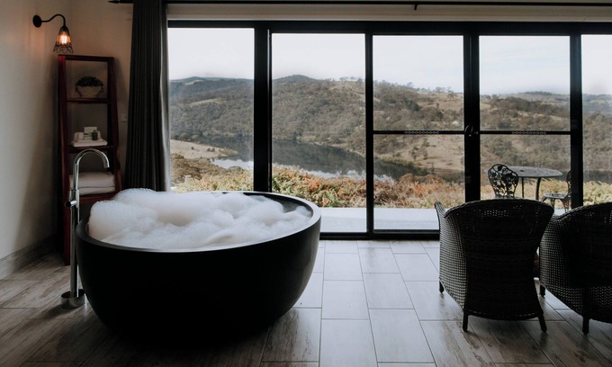 Rydal Hotel | Experience Eagle View Escape: Guest Rated 10/10 & Breakfast