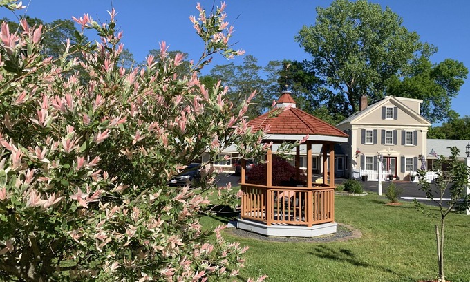 Eastham Hotel | Experience Eagle Wing Inn - Cape Cod with Top Amenities