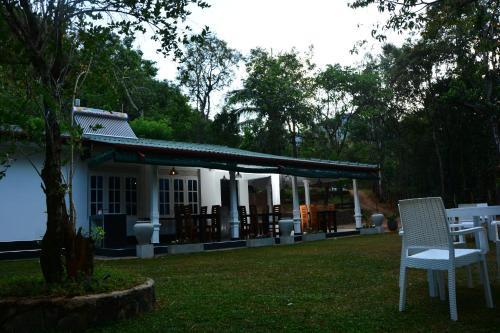 Imbulpe Cabin | Budget-Friendly Eagle Wings Holiday with Kitchen & Breakfast