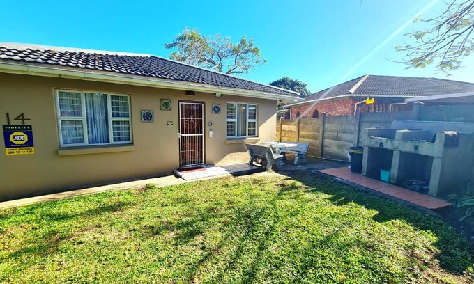 Meer En See Apartment | Discover Eagles Inn: Oceanfront Stay with Pool Access