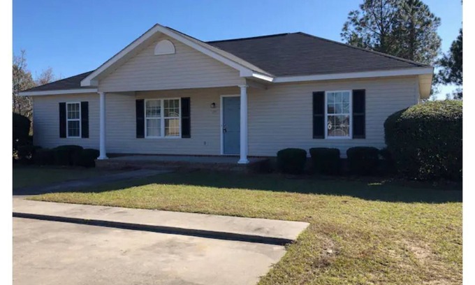 Statesboro House | Experience Eagles Nest: 4BR Retreat with Family-Friendly Amenities