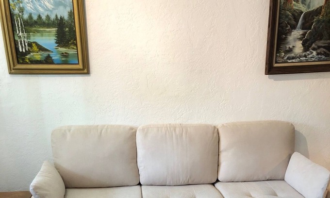Oakhurst Cottage | Inviting Eagles Nest: 2BR Guesthouse Near Yosemite