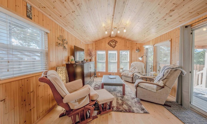Rexford Cabin | Eagles Nest Cabin – Cozy Mountain Retreat for 4