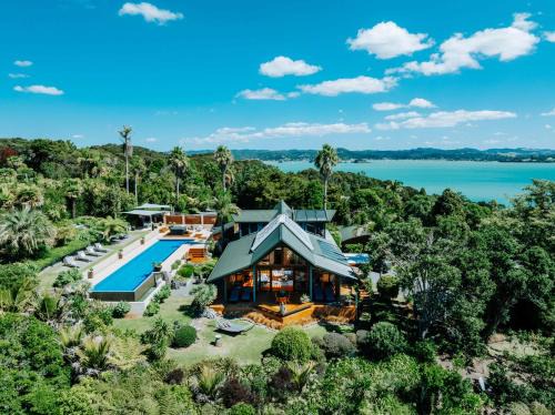 Russell Cabin | Indulge at Eagles Nest: Oceanfront Bliss & Spa Retreat
