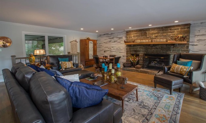 Seven Devils House | Experience Eagles Nest on Seven Devils: Pet-Friendly Retreat