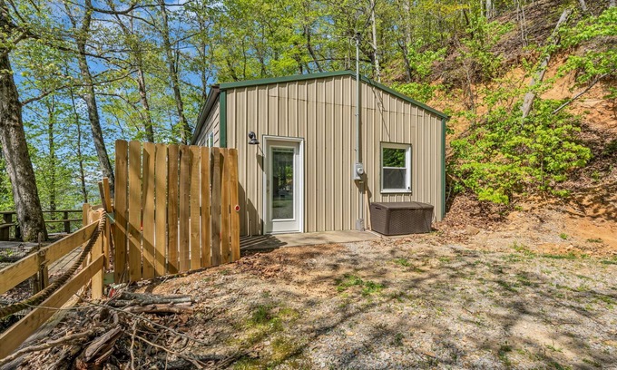 Waverly House | Waterfront Getaway: Eagles Perch at Kentucky Lake