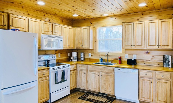 Luray Cabin | Cozy Eaglet Cabin with Spa near Shenandoah River