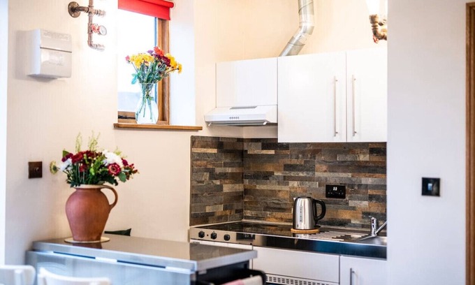 Grafton Regis Cottage | Charming Eakley Stables 1 - Ideal Countryside Escape