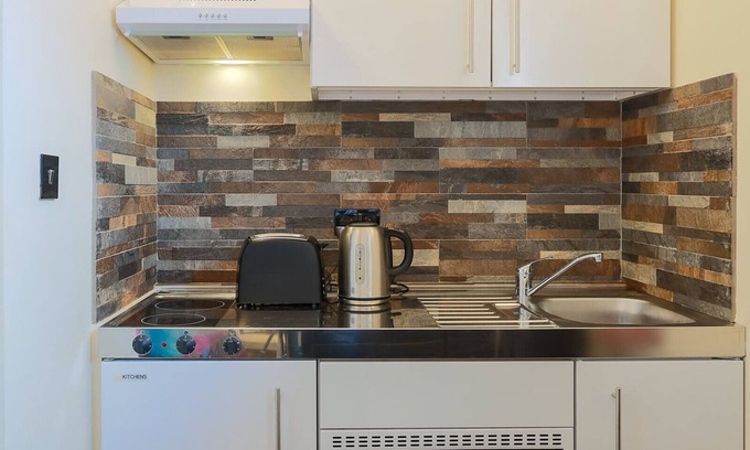 Grafton Regis Apartment | Inviting Stay at Eakley Stables - Family-Friendly Amenities