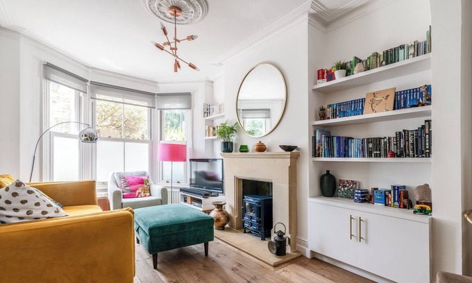West Ealing House | Discover Ealing's Cozy Garden Retreat with Spa and Breakfast