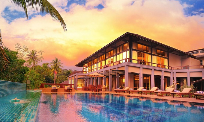 Anniwatta Hotel | Elegant Earl's Regent Kandy: Pool, Dining & Family-Friendly