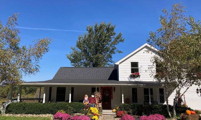 Town of Otto House | Early Bird Ranch: Ideal Country Getaway with Pool & Views