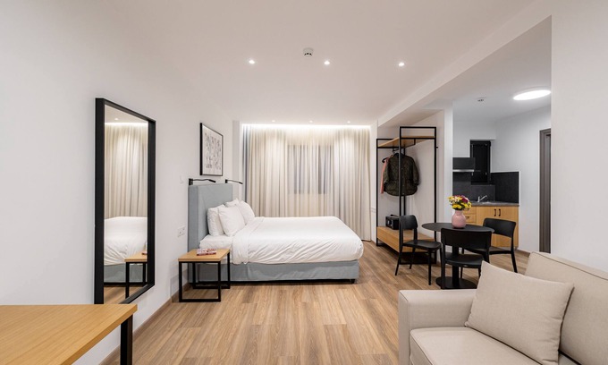 Nea Smirni House | Guest Rated 10/10: Earos Urban Living with Great Amenities