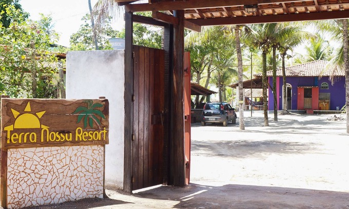 Ponta da Tulha House | Beachfront Retreat: Family-Friendly Resort with Ocean Views