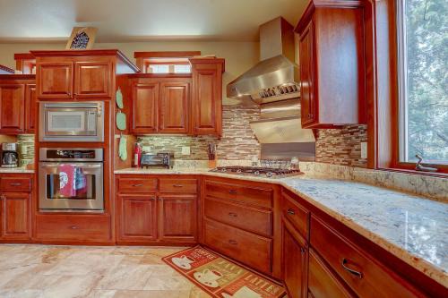 Mountain View House | Relax in Earth Water Fire: 4 Bdrm Home with Pool & Hot Tub