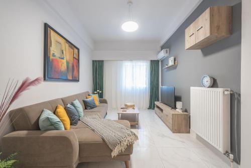 Kallithea Apartment | Budget-Friendly Earthy Green House with 8.9/10 Rating