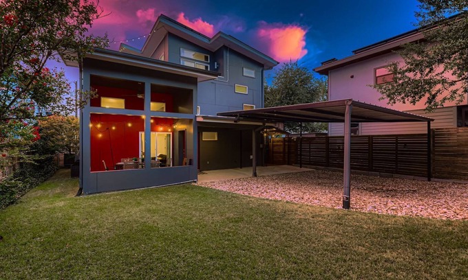 Blackshear-Prospect Hill House | East Austin Modern | Rooftop Deck | Walk to Bars