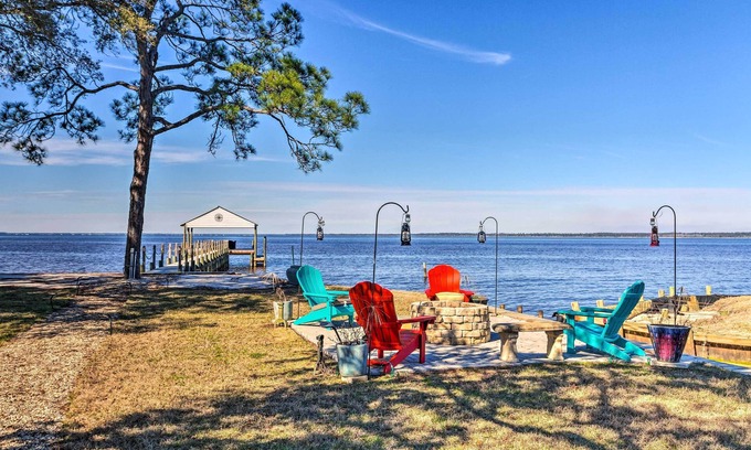 Gulf Breeze House | Lakefront East Bay Vacation Rental with Dock & Spa Access