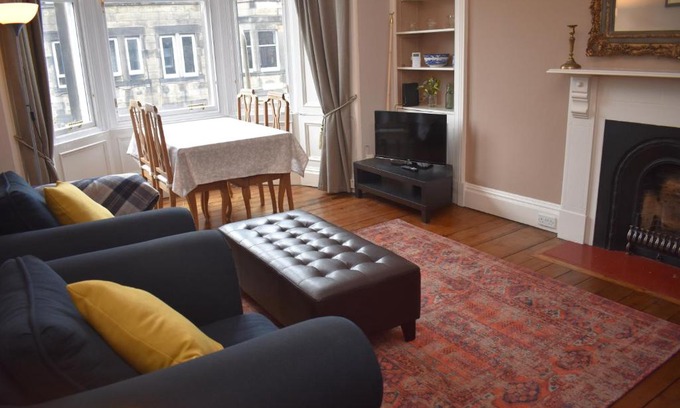 Bonnington Apartment | East Claremont: Charming 2BR Apartment in Central Edinburgh