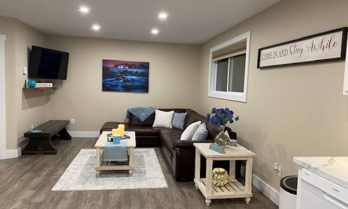 West End Apartment | Relaxing East Coast 2 Bedroom Apt Steps from Downtown