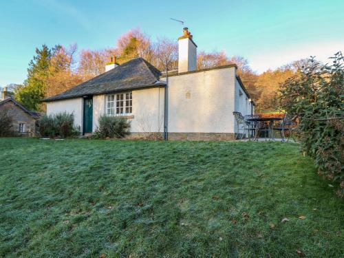 Cupar House | Pet-Friendly Retreat at East Cottage - Tarvit, Rated 9.3/10