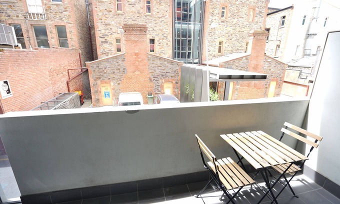 Adelaide Central Business District Apartment | East End CBD Apt-2 Queen beds+free secure parking+Netflix