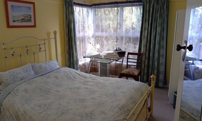 Thomson House | Guest Rated: 9.8 at East Geelong House - Mimosa Cottage