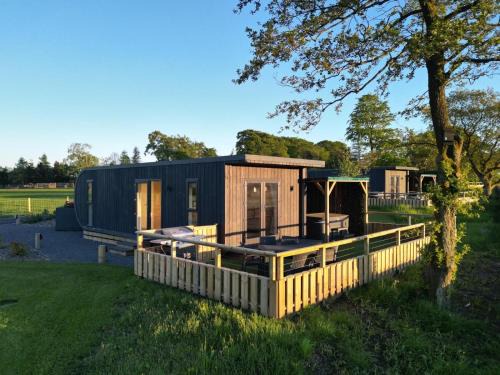 Penicuik House | Pet-Friendly East Kip: Rated 10/10 for Your Family Stay