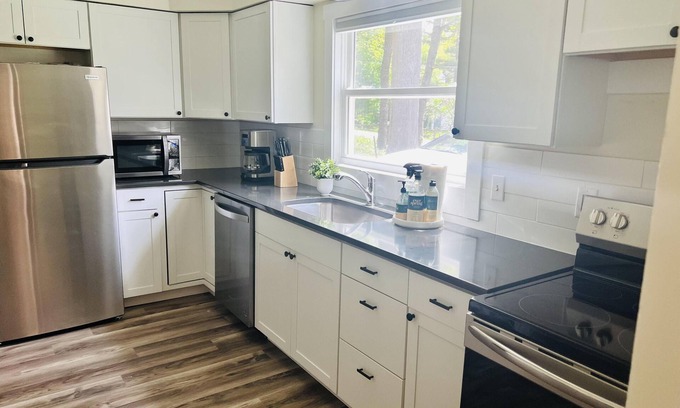 Paw Paw Lake House | Experience East Lakeview Place with Oceanfront Bliss