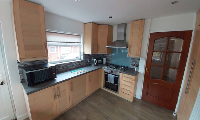 Loughborough House | Guest Rated: 9.8 at East Leake Bungalow Lodgings
