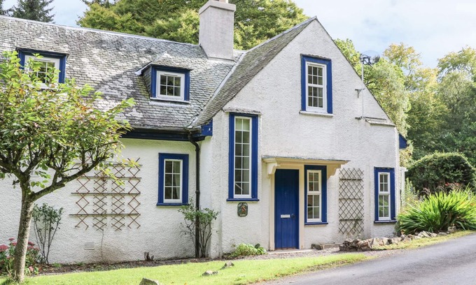 Walkerburn Cottage | Pet-Friendly East Lodge with Open Fire in Walkerburn