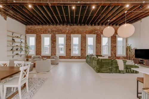Madison Apartment | Explore East Main Lofts - Family-Friendly Roller Rink Stay