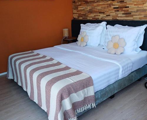Municipality of Veenendaal Bed & Breakfast | Discover East Meets West Bed and Breakfast with Pool Access
