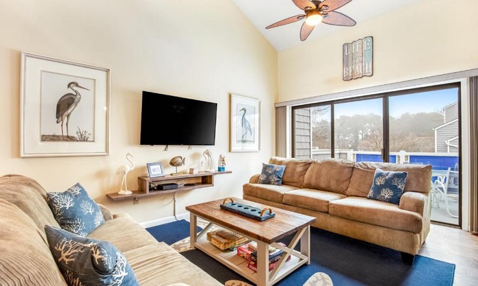 Fenwick Island Apartment | Discover East of the Sun: Family-Friendly with Pool Access