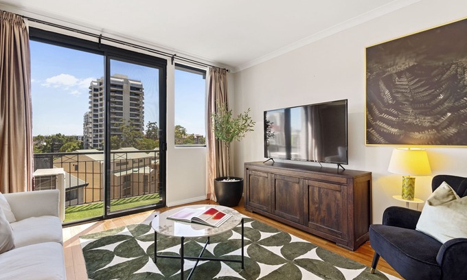 East Perth Apartment | East Perth Luxe Penthouse | Scenic Views & Modern Comfort