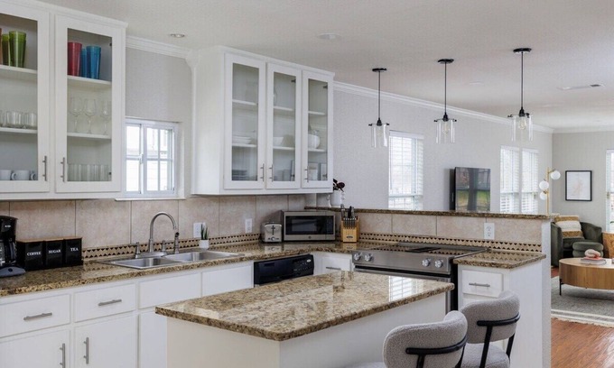 McKinley Heights House | Cozy East Side Retreat with King Bed Near UT Campus