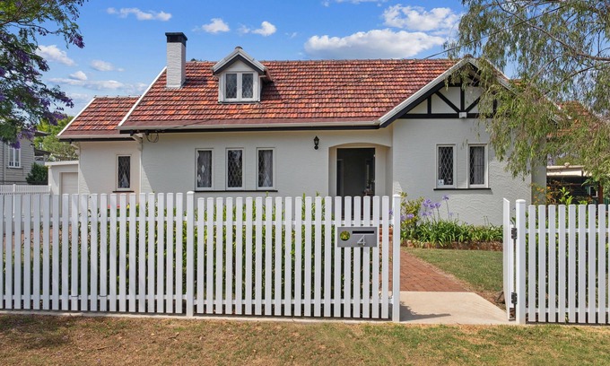 East Toowoomba House | Comfortable East Toowoomba Residence with Breakfast Included