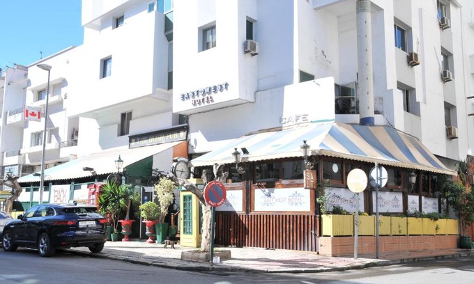 Gauthier Hotel | Discover Comfort at East West Hotel with Family-Friendly Dining