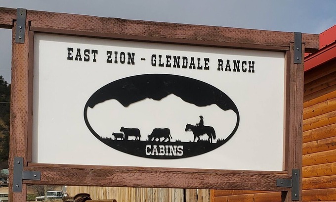Glendale Cabin | Top-Rated East Zion-Glendale Ranch Cabin with Kitchen & Breakfast