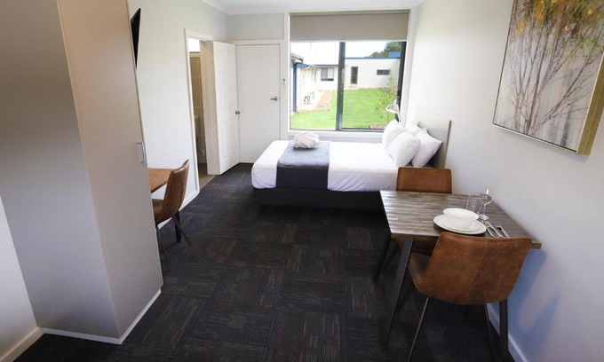 Dubbo Apartment | Discover Eastend Studio Apartments - Rated 9/10 for Comfort